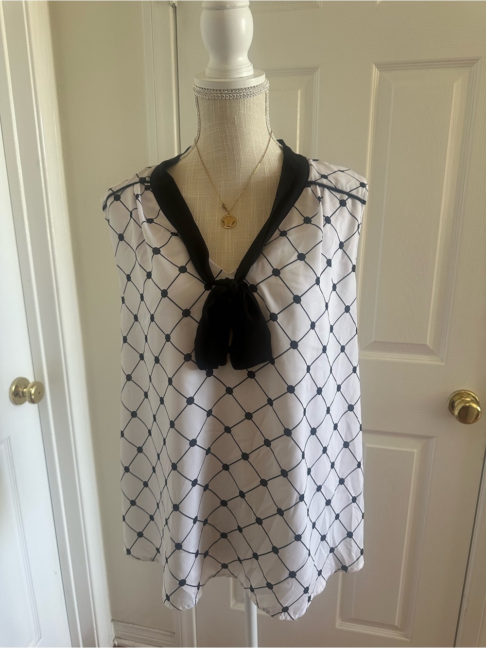 Black & White Tie-Neck Sleeveless Top